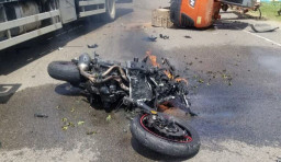 Adu Banteng Motor vs  Truk, Ajay Tewas Mengenaskan