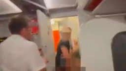 Pramugara Pergoki Penumpang Berhubungan Intim di Toilet Pesawat