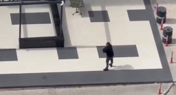 Dua Kelompok Massa Baku Tembak di Seberang Gedung Pengadilan, 1 Tewas