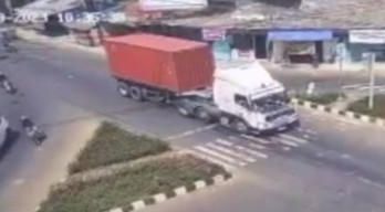 Salip Truk dari Kiri, Guru Tewas Terlindas