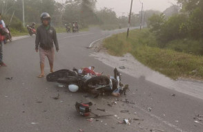 Ibu Bonceng Anak  Nyalip Truk dari Kiri, Ini yang Terjadi