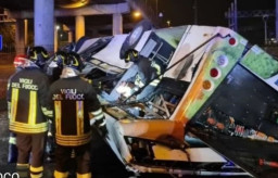 Bus Jatuh dari Atas Jembatan, 21 Orang Tewas