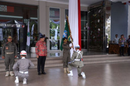 Tim Kirab Bendera Pataka Jer Basuki Mawa Beya Tiba di Kota Batu