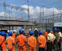 PLN UIT JBM Pastikan Persiapan Telah Optimal dan Pantau Pergerakan Layang-Layang