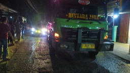 Nyalip dari Sebelah Kiri, Tewas Terlindas Truk