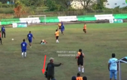 Main Sepakbola, Bupati Halmahera Selatan Usman Sidik Ambruk lalu Meninggal