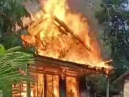 Ditinggal ke Pusyandu Lansia, Rumah Bu Maslia Terbakar