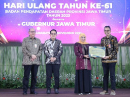 Peduli Pajak, Bank Jatim Dapat  Penghargaan dari Bapenda Jawa Timur