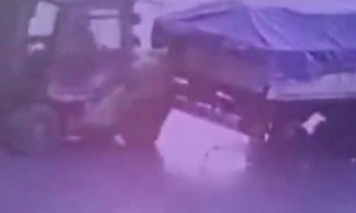 Sopir Pabrik Semen Tewas Tergencet Forklift yang Sedang Mundur