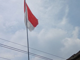 Bendera Sobek dan Kumuh, Masih Berkibar di Desa Waringin