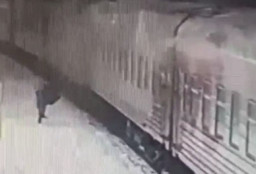 Mabuk, Pria Ini Jatuh Dilindas Kereta Api