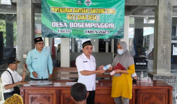 Pemdes Desa Bogempinggir Salurkan BLT  Tahap Ke IV