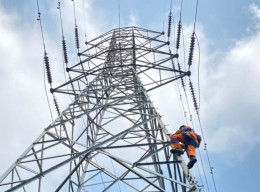 Climb Up Inspection, Satu Langkah PLN UIT JBM untuk Pastikan Keandalan Listrik