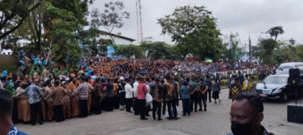 Masyarakat Histeris Sambut Kedatangan Jokowi di Pasar Induk Among Tani Kota Batu