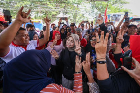 Yel-yel 'Atikoh Wae Ibu Negarane' Menggema di Pasar Pagotan Madiun