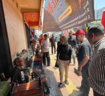 Kunjungi Ponorogo, Atikoh Ganjar Pranowo Cicipi Sate Khas Bumi Reog