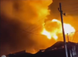 Pabrik Tiner di Kalianak Surabaya Dilalap Api