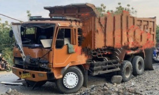 Ibu dan Anak Tewas Tertimpa Truk Tambang