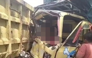 Truk Tabrakan, Sopirnya Kejepit