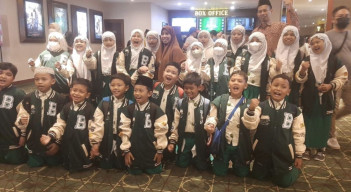 SD Khadijah Surabaya Nobar Film Tegar, Bentuk Karakter Anak Anti Bullying