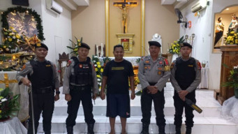 Polres Kotabaru Memastikan Keamanan Natal melalui Sterilisasi Gereja
