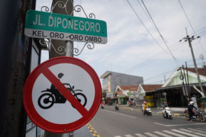 Pengendara Roda Dua Dilarang Melintas dari Diponegoro Timur Kota Madiun