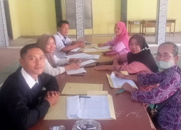Pekon Banyumas Serahkan Insentif Kader Posyandu TA 2023