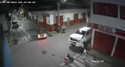 Pengemudi Mabuk, Toyota Hilux Tabrak 3 Orang