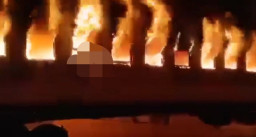 Kereta Antar Kota Dibakar, 5 Orang Tewas Mengenaskan