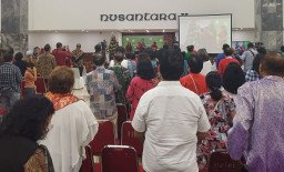 Hikmu Gelar Ibadah Natal di Gedung Parlemen