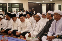 Pemkab Kotabaru Peringati Isra Mi'raj dan Sholat Hajad di Kantor Baru
