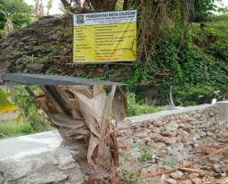 Proyek TPT di Link Sebrang Lebak Gede, Menuai Sorotan