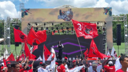 Puluhan Ribu Kader Banteng se-Jatim Hadiri Kampanye Ganjar di GOR Sidoarjo