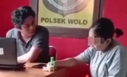 Cewek Berusia 16 Tahun Melahirkan di WC, Bayinya Dibuang di Semak-Semak