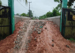 Pembangunan Jembatan Box Culvert di Perumahan Alghoni Mangkrak