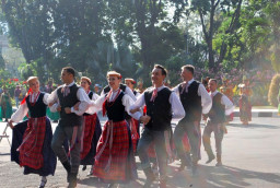 Pemkot Pasang Barikade di Rute Surabaya Cross Culture 2023 Untuk Kenyamanan Penonton