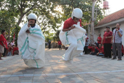 Semarakan HUT ke-78 RI, ODGJ Liponsos Surabaya Lomba Bakiak dan Balap Karung