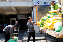Pastikan Ketersediaan Stok Beras Aman, Pemkot Surabaya Kembali Gelontorkan 14 Ton