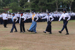 Jelang Hari Relawan Sedunia, Pemkot Surabaya Kukuhkan Ribuan Anggota PMR dan PMI