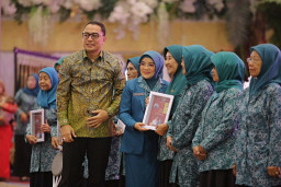 Hari Kesatuan Gerak PKK ke-51, Pemkot Surabaya Beri Penghargaan Tuntaskan Stunting