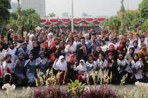 Puncak Hari Guru dan KORPRI, Wawali Armuji Ajak Tingkatkan Dedikasi Membangun Bangsa