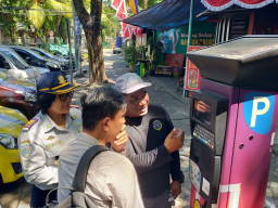 Dua Solusi Wali Kota Eri untuk Dishub Surabaya Cegah Kebocoran Retribusi Parkir