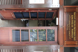 Sejumlah Kantor di Pemkot Surabaya Menggunakan Aksara Jawa