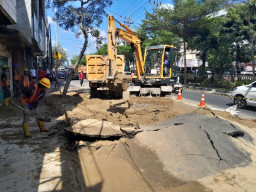Aspal Menjulang di Jalan Pasar Kembang, PDAM Surabaya: Ada Rehabilitasi Pipa PDAM