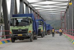 Pulihkan Konektivitas Pulau Maluku,  Jembatan Permanen Wai Kaka Diuji Beban