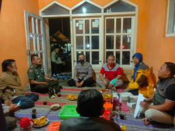 Polsek Junrejo bersama Dinas Terkait, Bagikan Obat Pro B Plek Bolus