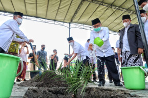 Jusuf Kalla Dukung Penanaman Pohon Kurma di MAJT