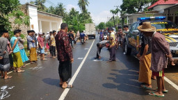 2 Motor vs 1 Mobil, Dua Pengendara Tewas