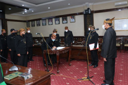 Bupati Sumenep Mutasi Belasan Kepala SMPN