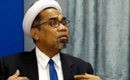 Ejek RR Punya Otak Septic Tank, Ngabalin Dituding Tak Punya Tata Krama